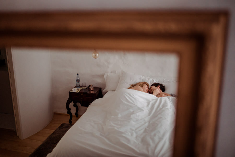 sessao livraria lello fotografia namoro porto portugal acordar juntos luta almofadas pequeno almoco cama